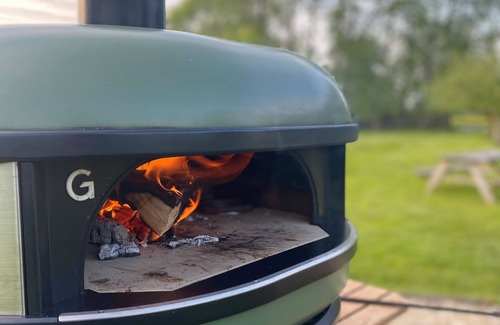 Glastonbury Cottage | BRAMLEY LODGE, pet friendly, with open fire in Glastonbury