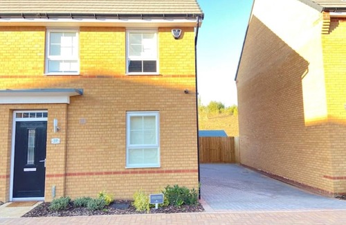 Milton Keynes House | Brand New Stylish 3 Bed House