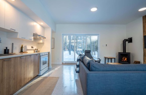 Mauricie Ski Chalet | Brand New with SPA - Le Repaire du Lievre Blanc