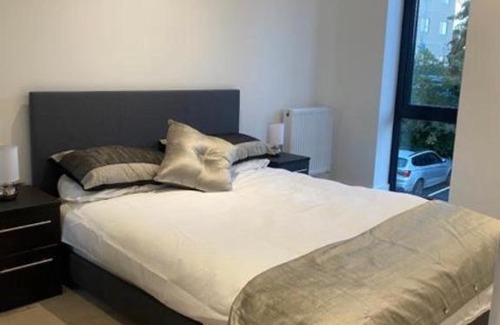 Barnt Green Apartment | Brand new 1 bed apartment near NEC with gym