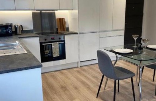 Barnt Green Apartment | Brand new 1 bed apartment near NEC with gym