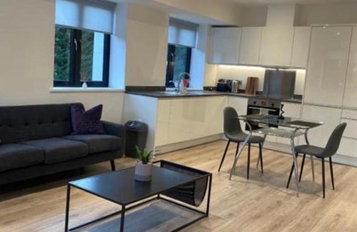 Barnt Green Apartment | Brand new 1 bed apartment near NEC with gym