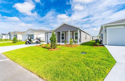 Okahumpka House | Brand New 2-2 Villa with Golf Cart