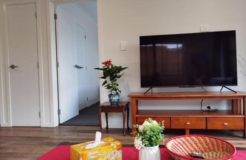 Dinsdale Villa | Brand New 2-Bedroom Retreat in Quiet Cul-de-Sac
