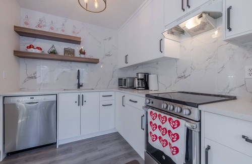 Harvie Heights House | Brand New 2 BR Mountain View