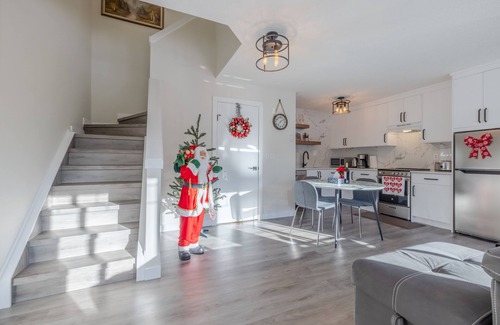 Harvie Heights House | Brand New 2 BR Mountain View