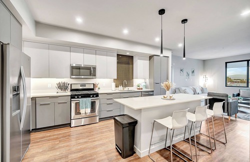Platinum Triangle Apartment | BRAND NEW! 2BR Apt! 5 Mins to Disney w/Pool & Gymn