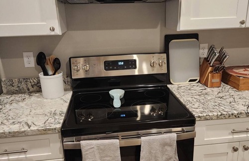 North Houston House | Brand New, 3 Story, Fully Furnished Townhomen2BR /2.5Bathn