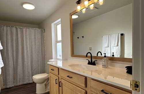 Plain House | Brand new 30-day vacation rental "Downtown" Plain!