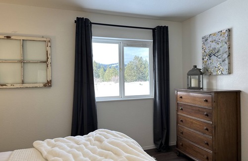 Plain House | Brand new 30-day vacation rental "Downtown" Plain!