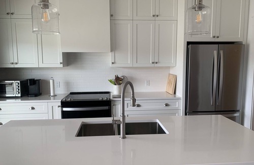 Washago Cottage | Brand new, 4 bedroom all-season cottage on Green River.