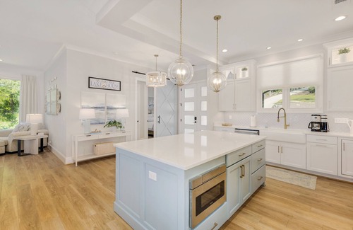 West Union House | Brand New 6BR/6BA Luxury, 20min to Clemson. Wooded flat lot/firepit/pool table!