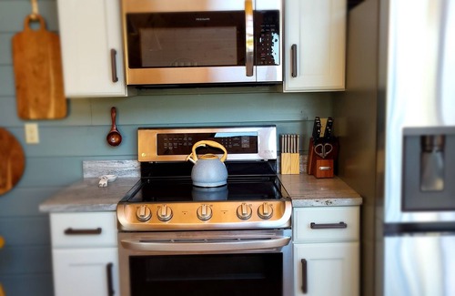 Frenchburg Cabin | Brand new A-frame. Dragonfly Inn, overlooking Daniel Boone National Forest