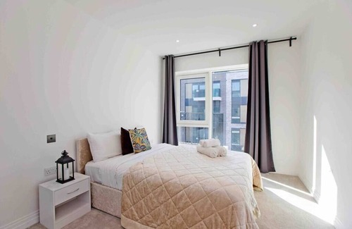 Chelsea Riverside Apartment | Brand new , AC Luxury 2bed 2 bathrooms spacious