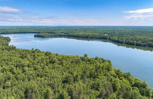 Lake Tomahawk Cabin | Brand New All Season Cabin Rental w/Snowmobile Trail Access