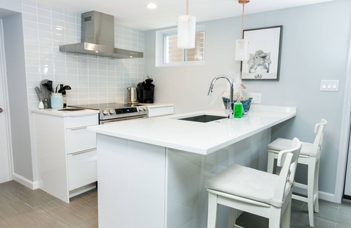 Northwest Apartment | Brand new and modern apartment on Red Line!