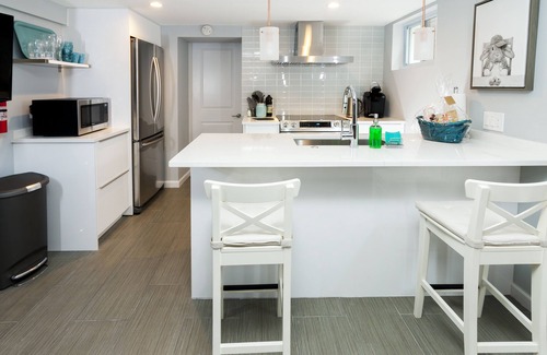 Northwest Apartment | Brand new and modern apartment on Red Line!