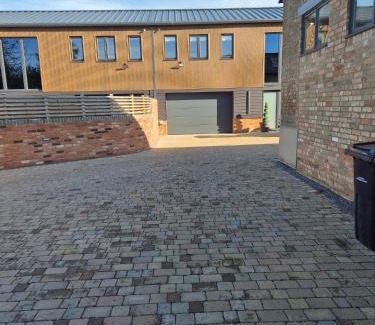 St Neots House | Brand New Barn Retreat