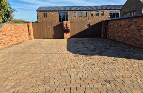St Neots House | Brand New Barn Retreat
