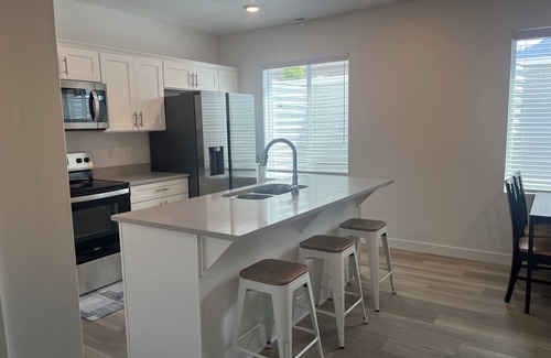 Provo Apartment | Brand new Basement apartment in central Provo. Close to airport and shopping