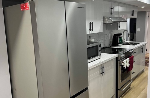 Churchill Meadows House | Brand New Basement Apartment