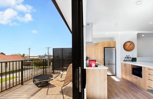 Frankton House | Brand New Central Townhouse in Quiet Location
