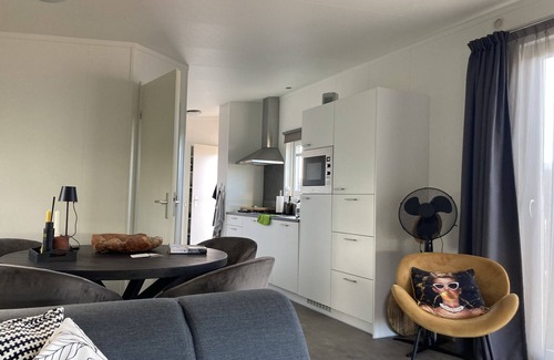 Renesse Ski Chalet | Brand new chalet juist 317 steps from the Renesse beach