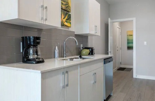 Hillhurst Condo | BRAND NEW! CHIC 1 BED/1BATH | MINS FROM DOWNTOWN