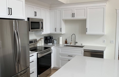 Red House Cottage | Brand New Costal Water Front Cottage with Stunning Ocean Views