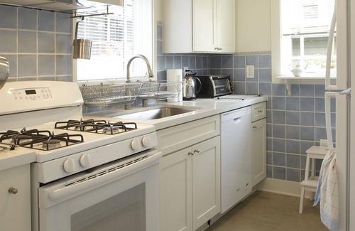 Elmwood Cottage | Brand New Cottage In Great Berkeley Neighborhood.
