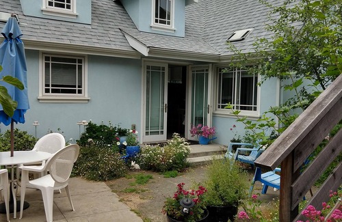 Elmwood Cottage | Brand New Cottage In Great Berkeley Neighborhood.