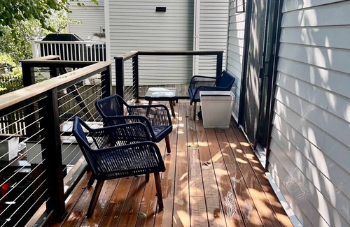 Thompson Square - Bunker Hill House | Brand New! Cozy city home!
