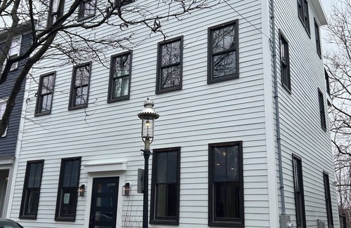 Thompson Square - Bunker Hill House | Brand New! Cozy city home!