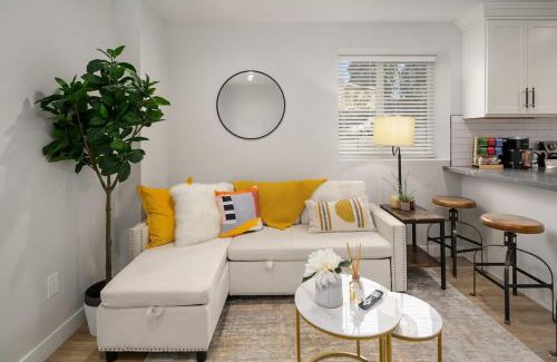 Picnic Point-North Lynnwood Apartment | Brand New Designer's Modern 1BR Home 1min to I-5