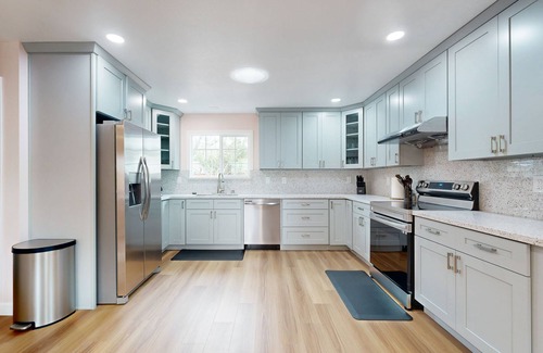 Santa Clara House | Brand-new dog-friendly near major tech companies with streaming, W/D, AC, EVC
