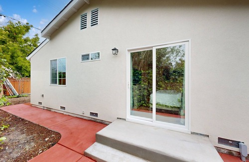 Santa Clara House | Brand-new dog-friendly near major tech companies with streaming, W/D, AC, EVC
