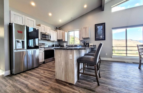 Wolf Creek House | BRAND NEW HOME with the BEST VIEW OF THE MISSOURI RIVER
