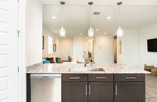 Maryvale House | Brand New House - Minutes From Cardinals Stadium and Westgate