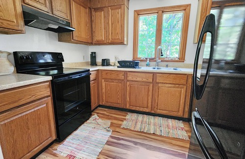 Truro House | BRAND NEW LISTING! Comfortable 3BD-A/C, Deck, Short Drive to All the Best of Truro!