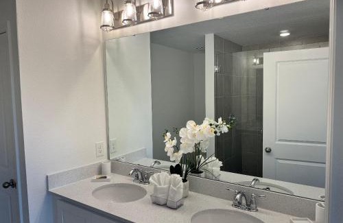 Davenport House | Brand new lux townhome close to Disney