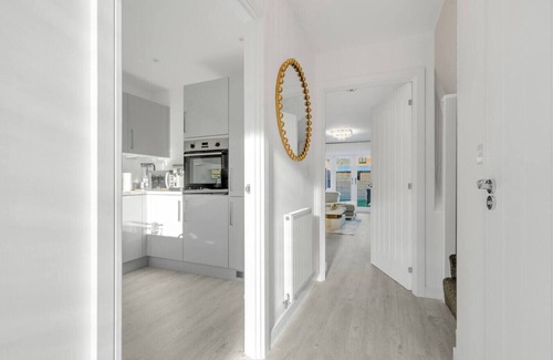 Ebbsfleet Valley House | Brand New Luxurious 3Bed house