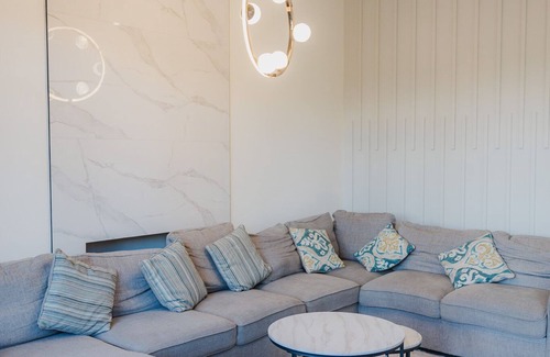 West Newton - Highway 10 House | Brand new luxurious home in Surrey, sleeps 10