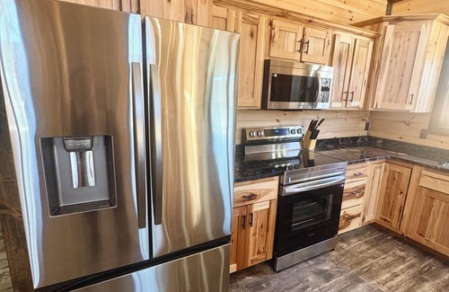 Doniphan Cabin | BRAND NEW Luxury and Privacy 4 bedroom 3 bathroom Cabin on Current River