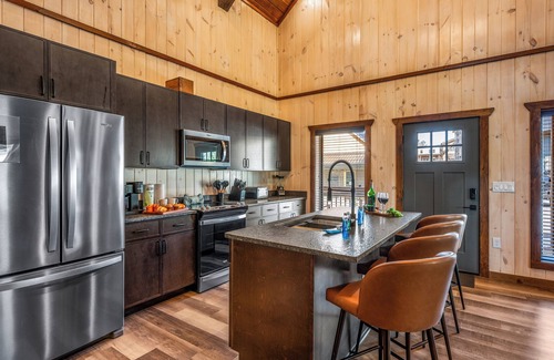 Pigeon Forge House | Brand new! Luxury finishes, local family owned! Book Summer vacation now & save!