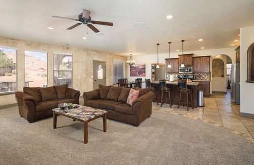 Moab South Valley House | Brand New Luxury Home Near Golf Course