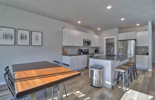 Meridian House | Brand new Meridian, ID Home, King Beds, games, BBQ