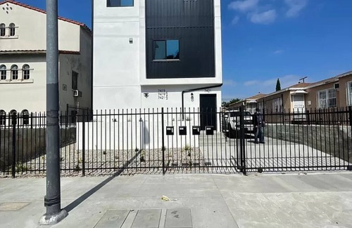 Los Angeles House | Brand new, Modern 3-bedroom 3 full bath gated townhome in LA. With 2 car Garage