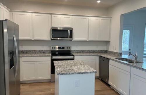 Paw Creek House | Brand New Modern 3BR, King, Queen, Bunks, Office, High Chair & Kid Friendly