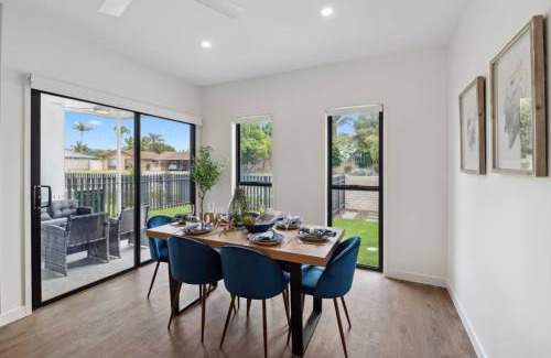 Capalaba House | Brand New Modern 4BR House with Parking Yard Mall and Park