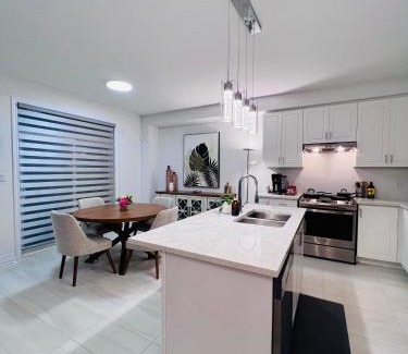 Innisfil Villa | Brand New! Modern Luxury Retreat!